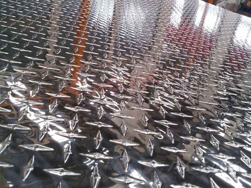 Anti slip aluminum stair tread